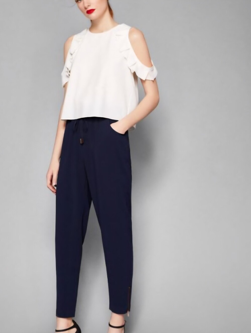 TED BAKER London Cold Shoulder Jumpsuit Sz 4 Ivory & Navy Back Zip Ruffle Detail